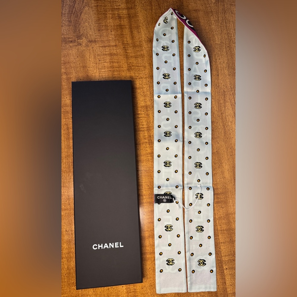 Brand new, unused Chanel Silk Twilly Scarf in 100% silk. - Picture 2 of 6